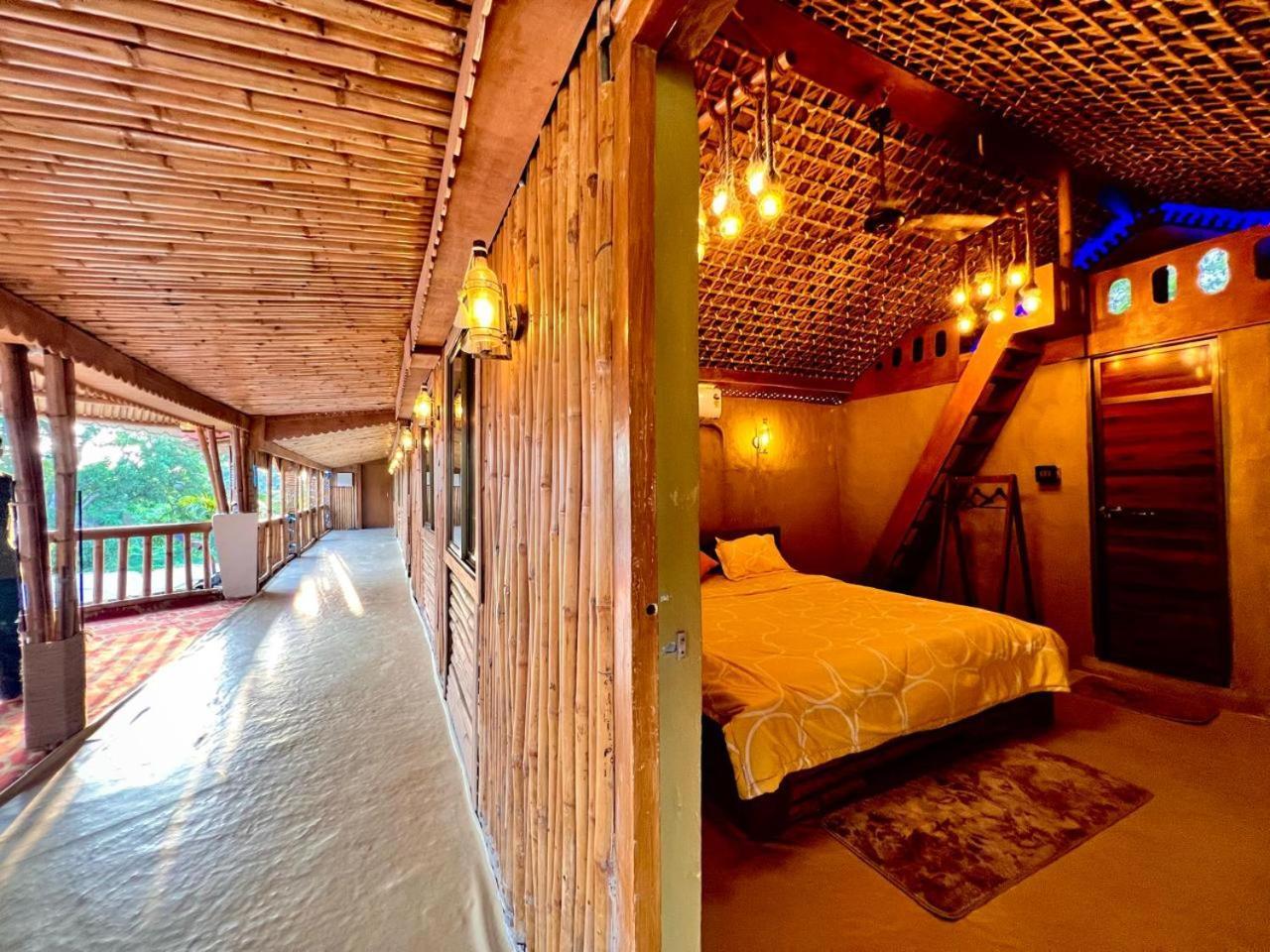 La Pahi Palace- Banquet And Resort Sakri East Exterior photo