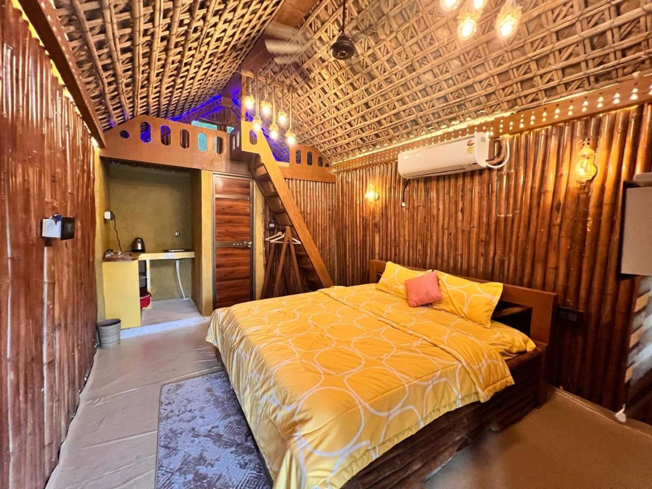 La Pahi Palace- Banquet And Resort Sakri East Exterior photo