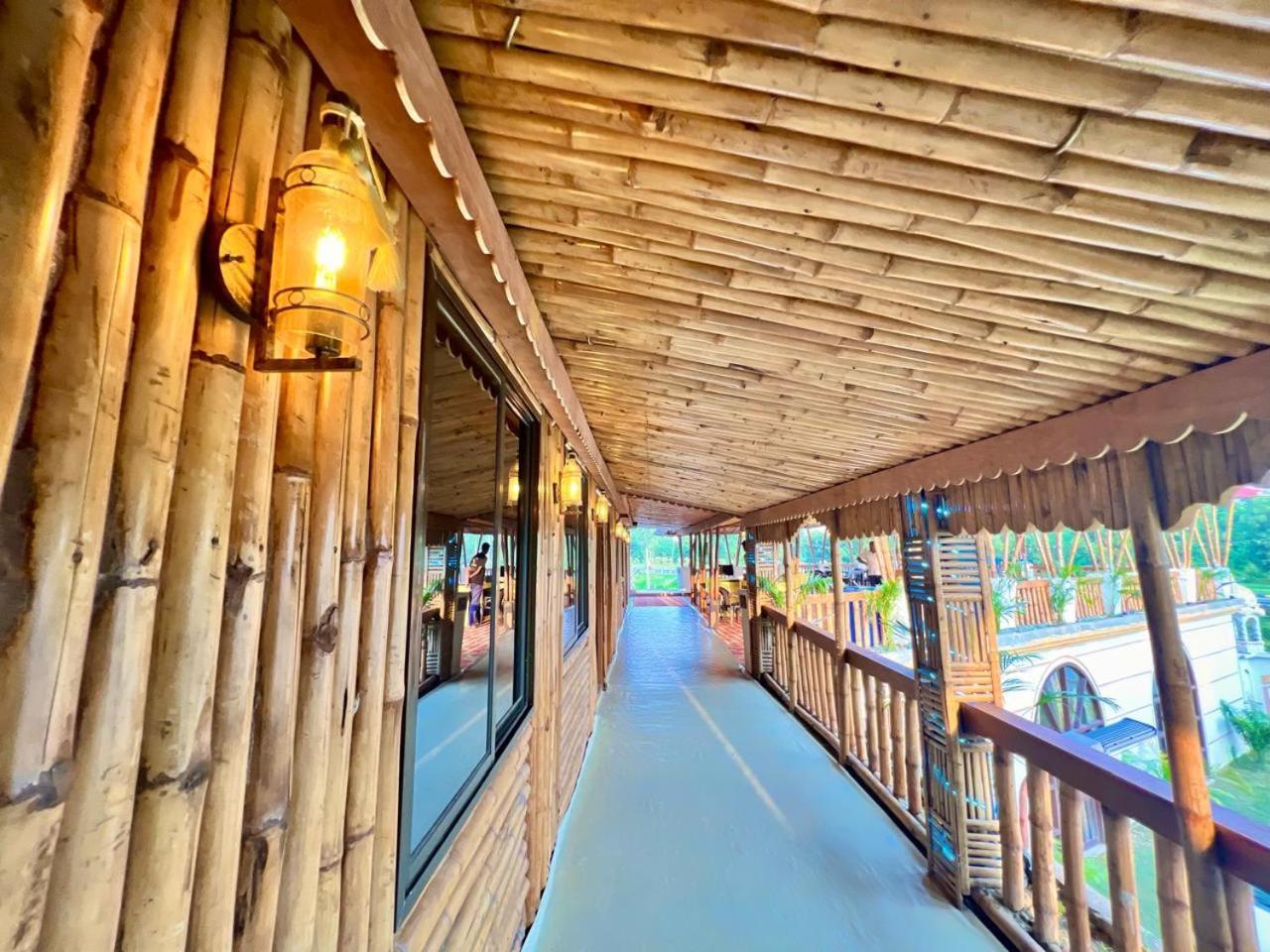 La Pahi Palace- Banquet And Resort Sakri East Exterior photo