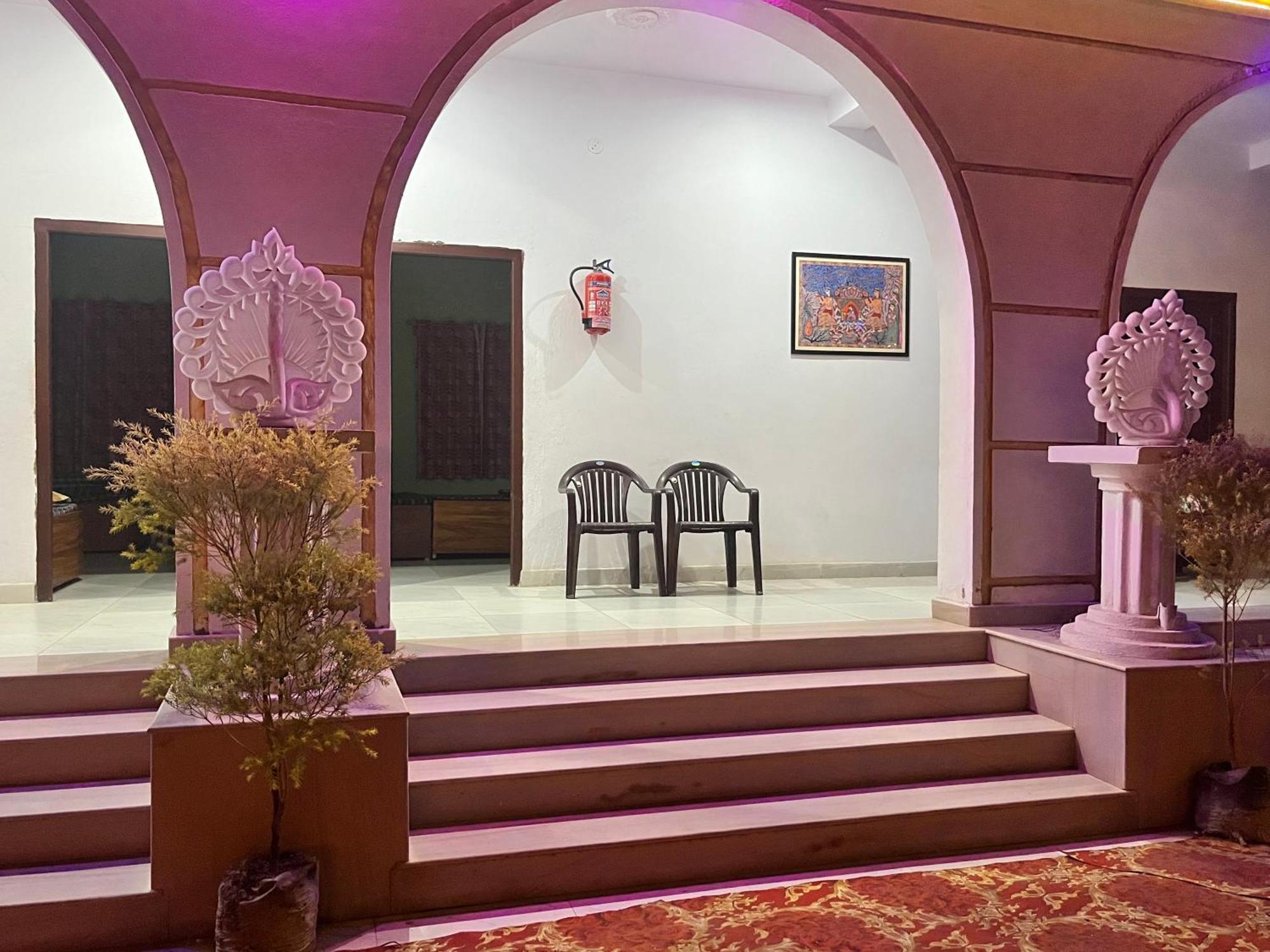 La Pahi Palace- Banquet And Resort Sakri East Exterior photo